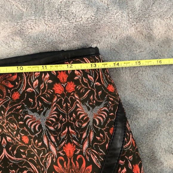 Express Patterned Mini Skirt - Picture 8 of 8